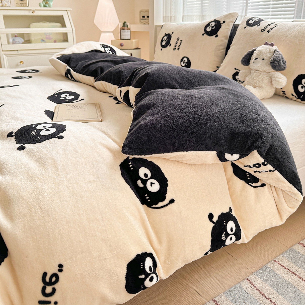 91家纺网 家纺一手货源 找家纺 名品家纺 2025新款保暖牛奶绒单被套 幸运煤球