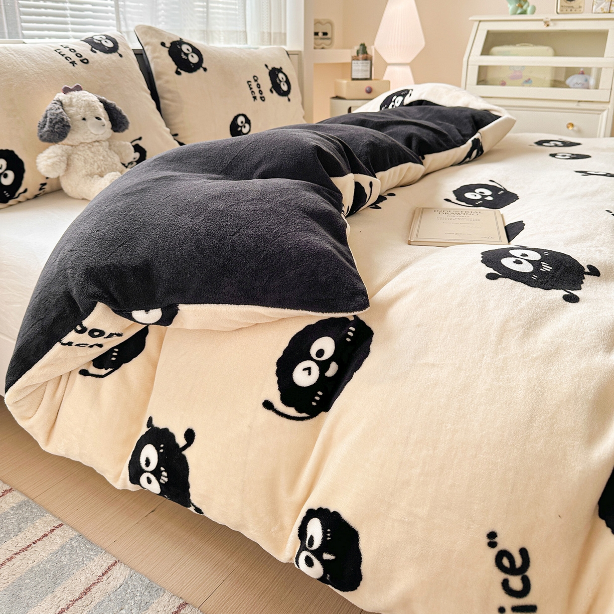 91家纺网 家纺一手货源 找家纺 名品家纺 2025新款保暖牛奶绒单被套 幸运煤球