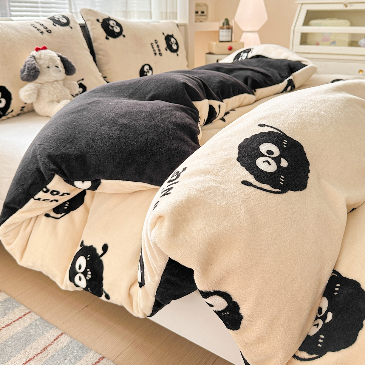 91家纺网 家纺一手货源 找家纺 名品家纺 2025新款保暖牛奶绒单被套 幸运煤球