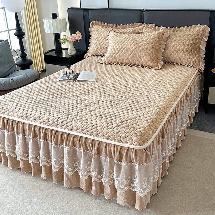 91家纺网 家纺一手货源 找家纺 （总）董韵家纺 2025新款牛奶绒刺绣夹棉床裙三件套系列（控价）