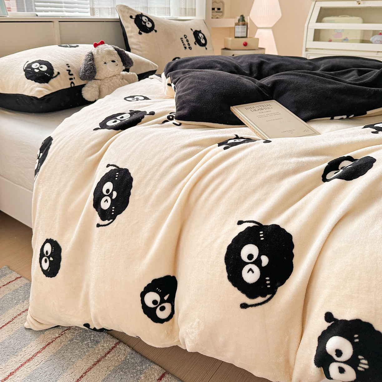 91家纺网 家纺一手货源 找家纺 名品家纺 2025新款保暖牛奶绒单被套 幸运煤球