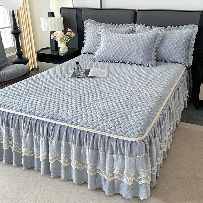 91家纺网 家纺一手货源 找家纺 （总）董韵家纺 2025新款牛奶绒刺绣夹棉床裙三件套系列（控价）