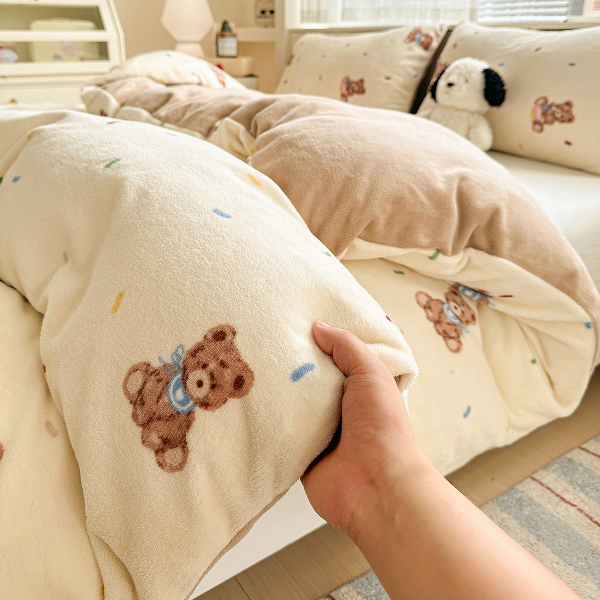 91家纺网 家纺一手货源 找家纺 名品家纺 2025新款保暖牛奶绒单被套 芝士小熊