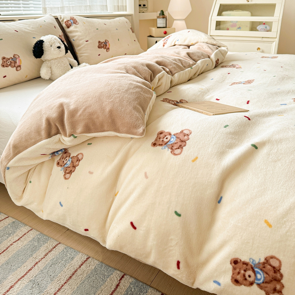 91家纺网 家纺一手货源 找家纺 名品家纺 2025新款保暖牛奶绒单被套 芝士小熊