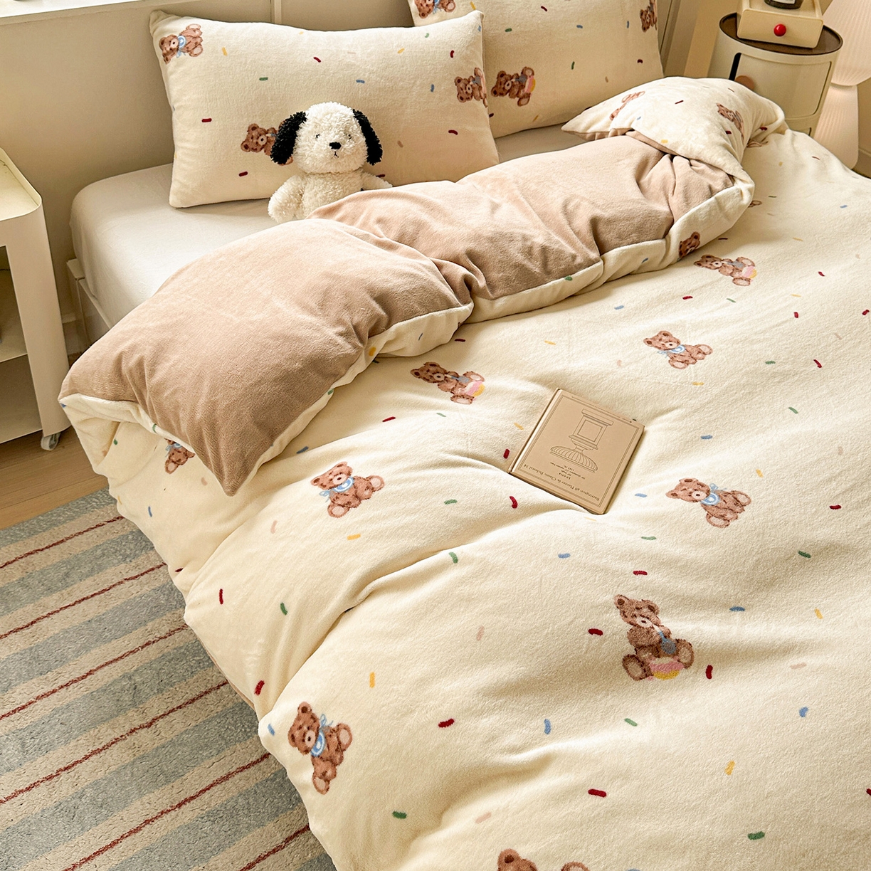 91家纺网 家纺一手货源 找家纺 名品家纺 2025新款保暖牛奶绒单被套 芝士小熊