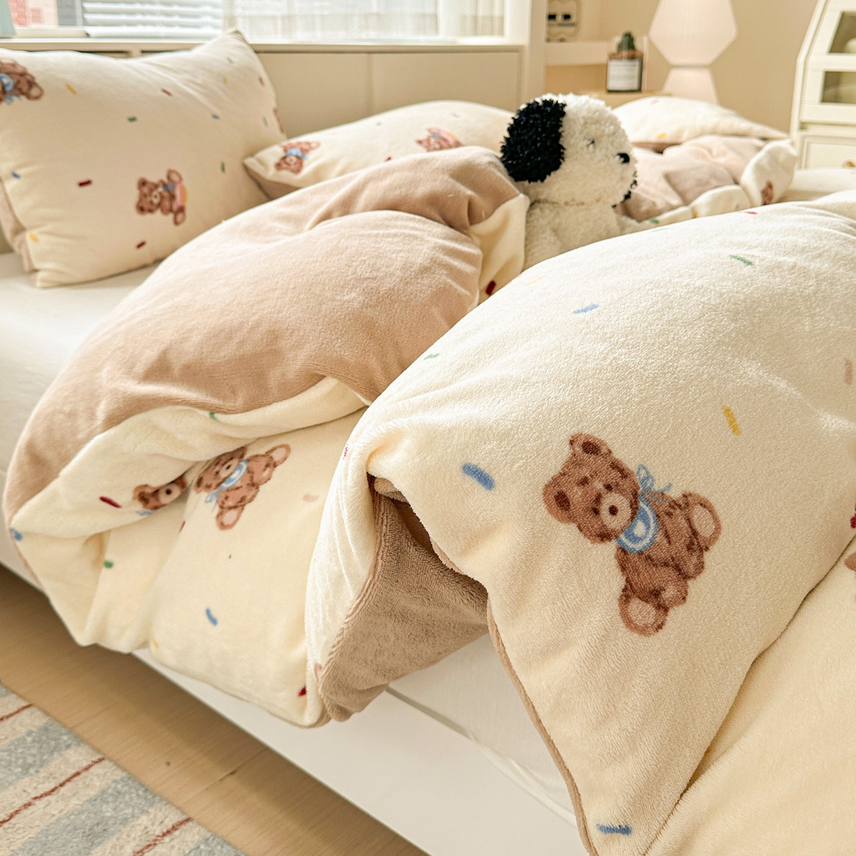 91家纺网 家纺一手货源 找家纺 名品家纺 2025新款保暖牛奶绒单被套 芝士小熊