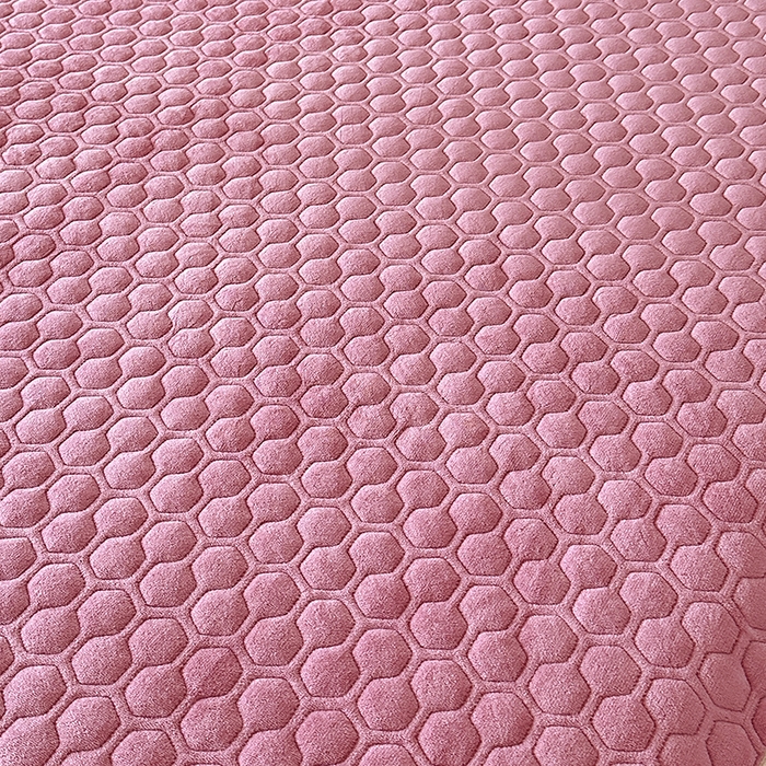 91家纺网 家纺一手货源 找家纺 董韵家纺 2025新款牛奶绒刺绣夹棉床裙三件套系列（控价） 绒语-豆沙