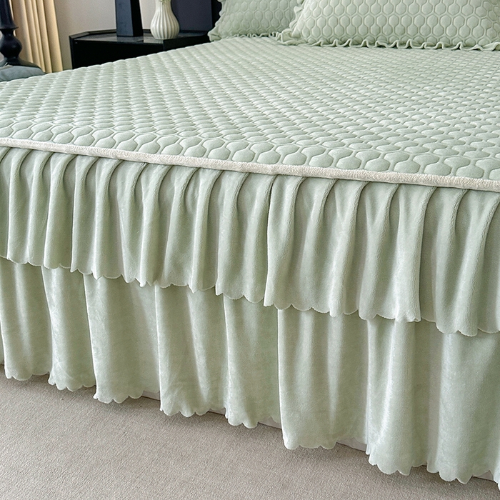 91家纺网 家纺一手货源 找家纺 董韵家纺 2025新款牛奶绒刺绣夹棉床裙三件套系列（控价） 绒语-青霭