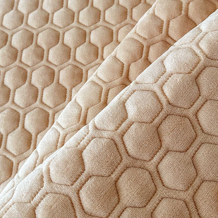 91家纺网 家纺一手货源 找家纺 董韵家纺 2025新款牛奶绒刺绣夹棉床裙三件套系列（控价） 绒语-驼奶咖