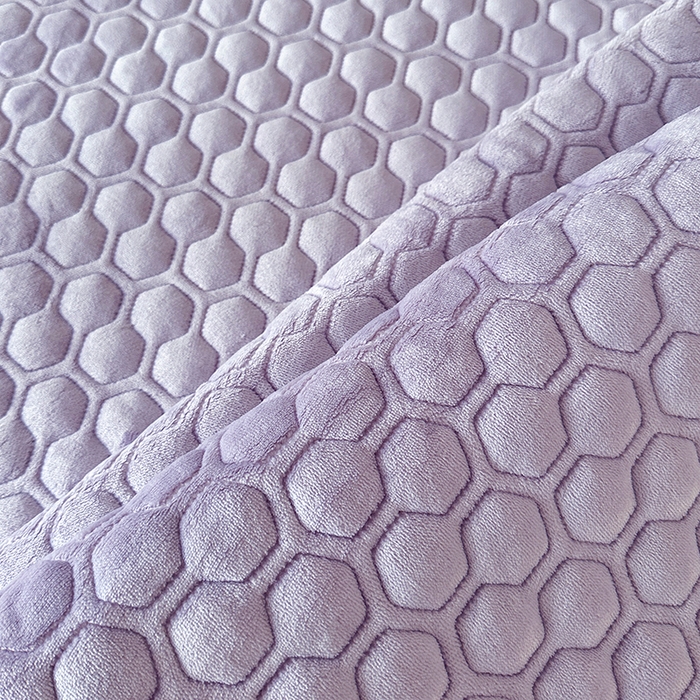 91家纺网 家纺一手货源 找家纺 董韵家纺 2025新款牛奶绒刺绣夹棉床裙三件套系列（控价） 绒语-云紫