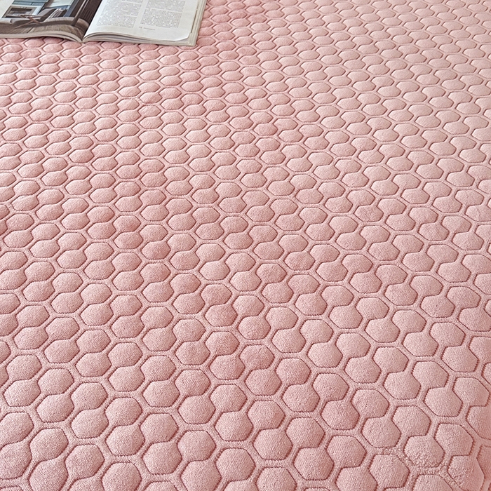 91家纺网 家纺一手货源 找家纺 董韵家纺 2025新款牛奶绒刺绣夹棉床裙三件套系列（控价） 丝语-凝脂玉