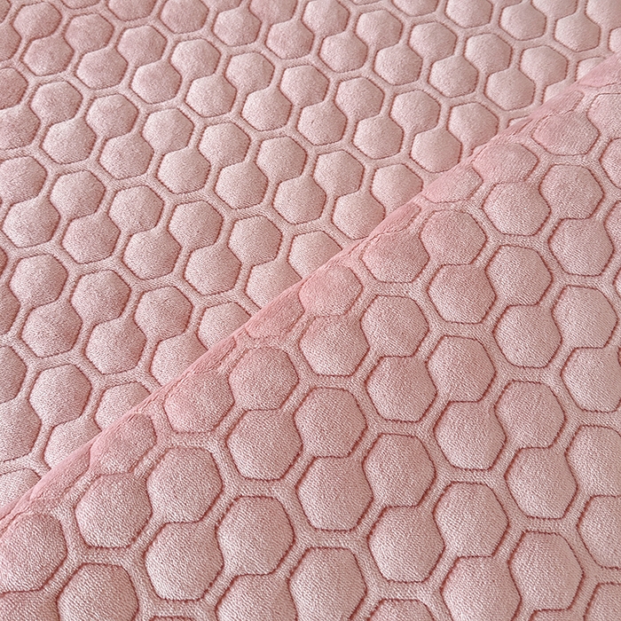 91家纺网 家纺一手货源 找家纺 董韵家纺 2025新款牛奶绒刺绣夹棉床裙三件套系列（控价） 丝语-凝脂玉