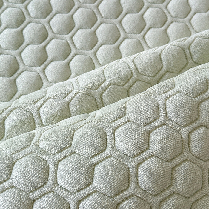 91家纺网 家纺一手货源 找家纺 董韵家纺 2025新款牛奶绒刺绣夹棉床裙三件套系列（控价） 丝语-青霭