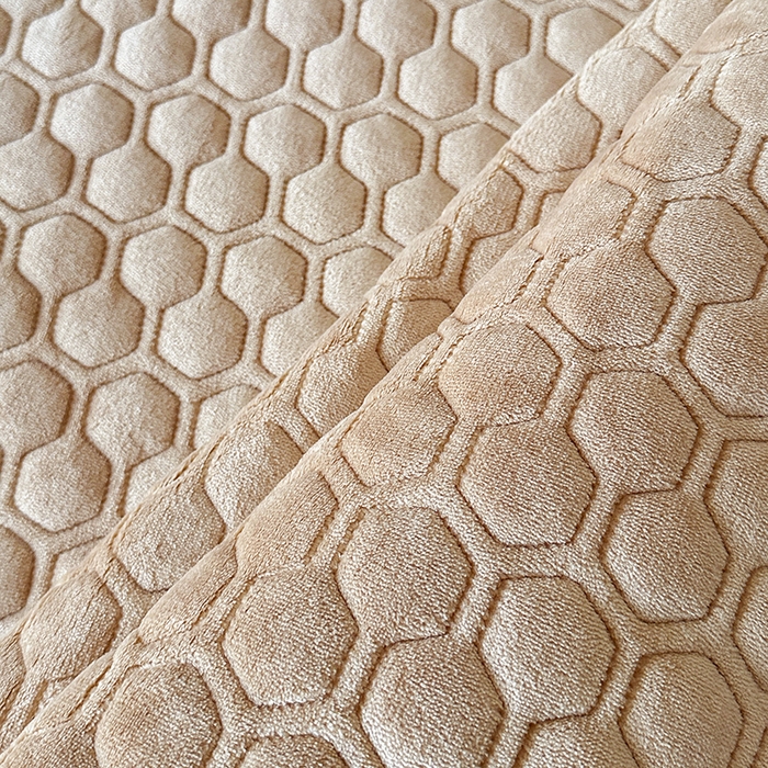 91家纺网 家纺一手货源 找家纺 董韵家纺 2025新款牛奶绒刺绣夹棉床裙三件套系列（控价） 丝语-驼奶咖