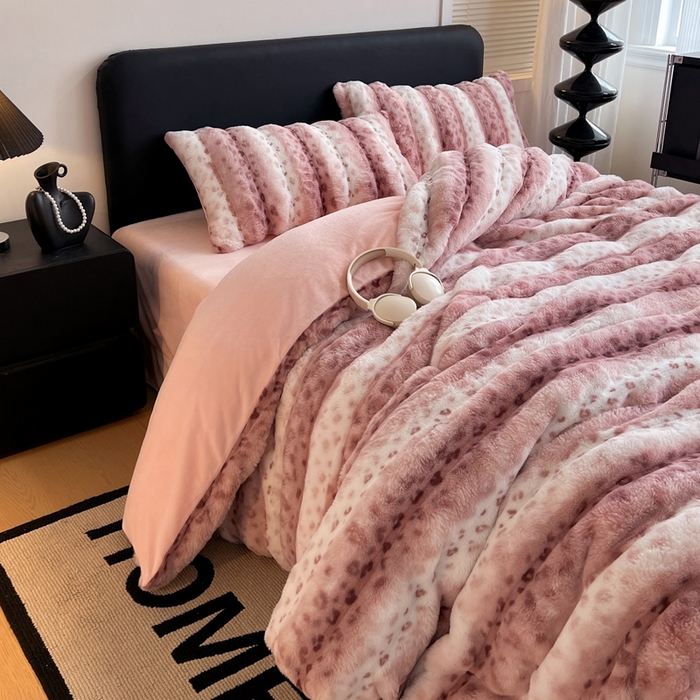 91家纺网 家纺一手货源 找家纺 梦莱斯 2025新款轻奢高克重兔毛绒四件套 粉色