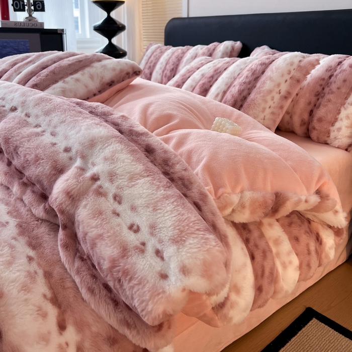 91家纺网 家纺一手货源 找家纺 梦莱斯 2025新款轻奢高克重兔毛绒四件套 粉色