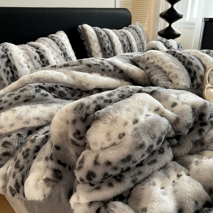 91家纺网 家纺一手货源 找家纺 梦莱斯 2025新款轻奢高克重兔毛绒四件套 灰色