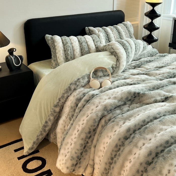 91家纺网 家纺一手货源 找家纺 梦莱斯 2025新款轻奢高克重兔毛绒四件套 绿色