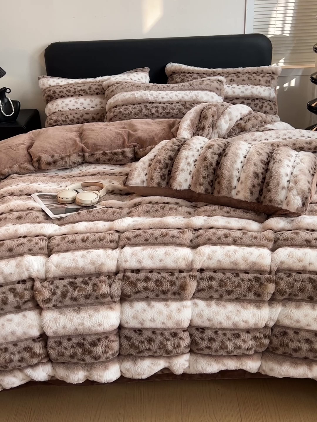 91家纺网 家纺一手货源 找家纺 梦莱斯 2025新款轻奢高克重兔毛绒四件套 咖色