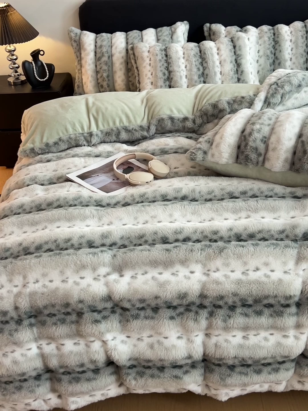 91家纺网 家纺一手货源 找家纺 梦莱斯 2025新款轻奢高克重兔毛绒四件套 绿色