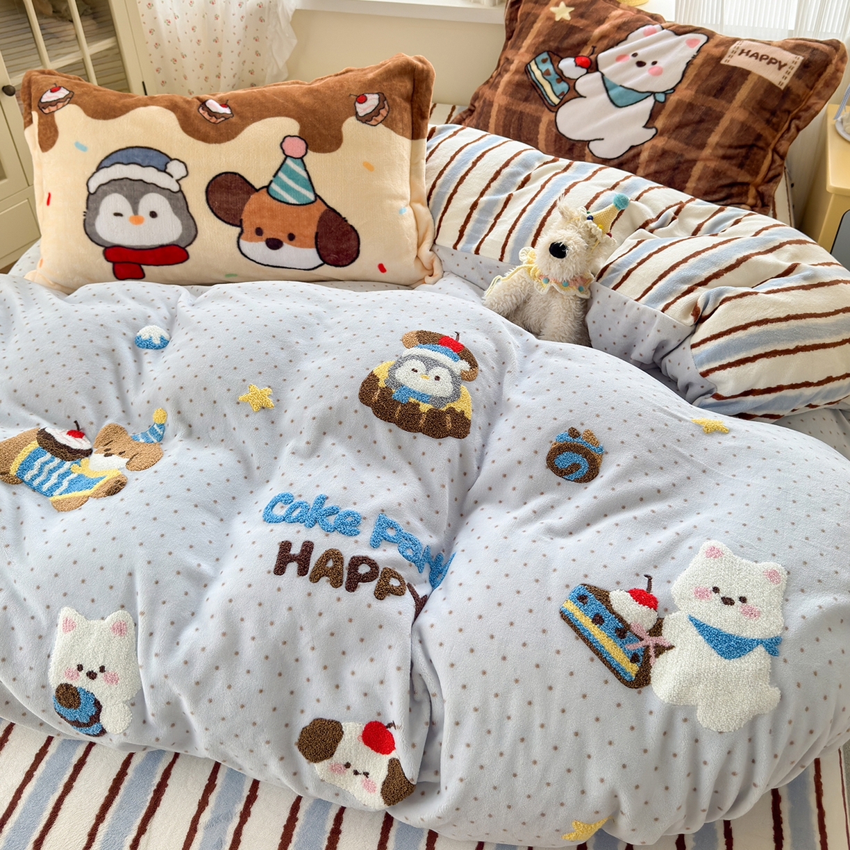 91家纺网 家纺一手货源 找家纺 （总）典曼家纺 2025新款200g牛奶绒数码印花加毛巾绣四件套