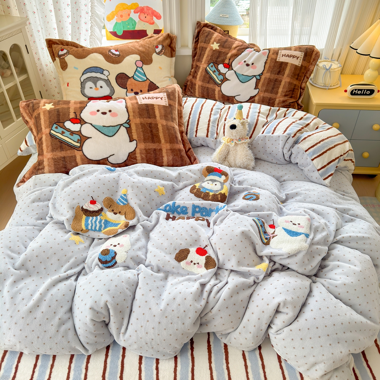 91家纺网 家纺一手货源 找家纺 （总）典曼家纺 2025新款200g牛奶绒数码印花加毛巾绣四件套