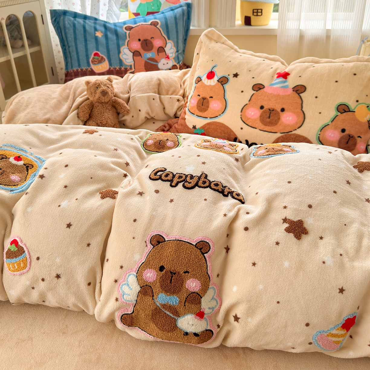 91家纺网 家纺一手货源 找家纺 典曼家纺 2025新款200g牛奶绒数码印花加毛巾绣四件套 星落卡皮