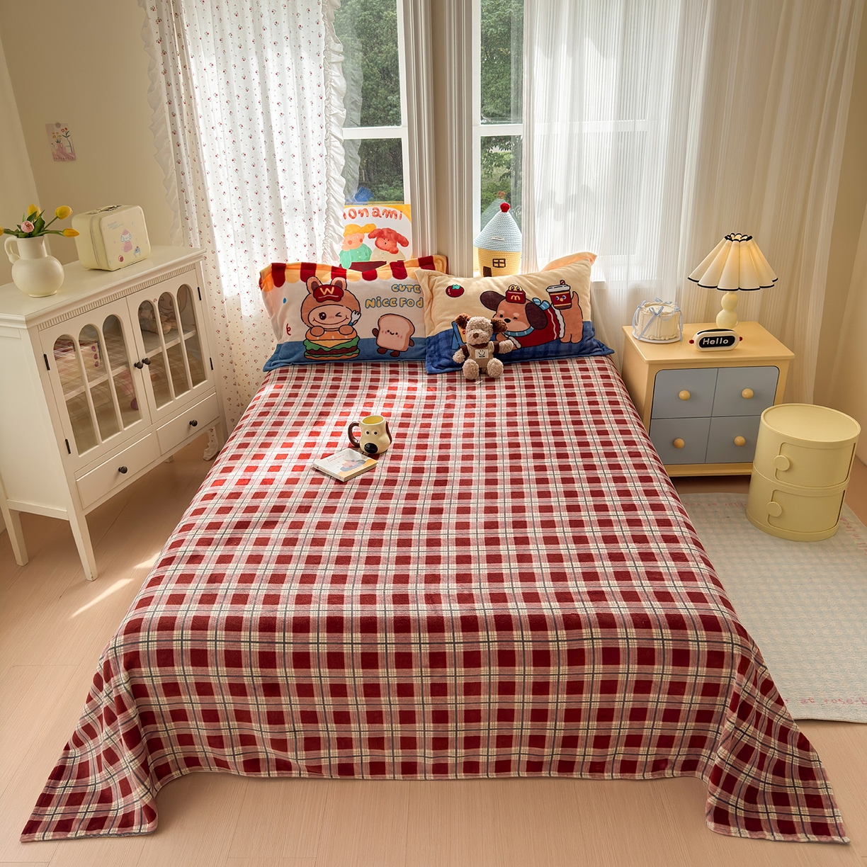 91家纺网 家纺一手货源 找家纺 典曼家纺 2025新款200g牛奶绒数码印花加毛巾绣四件套 萌餐格韵