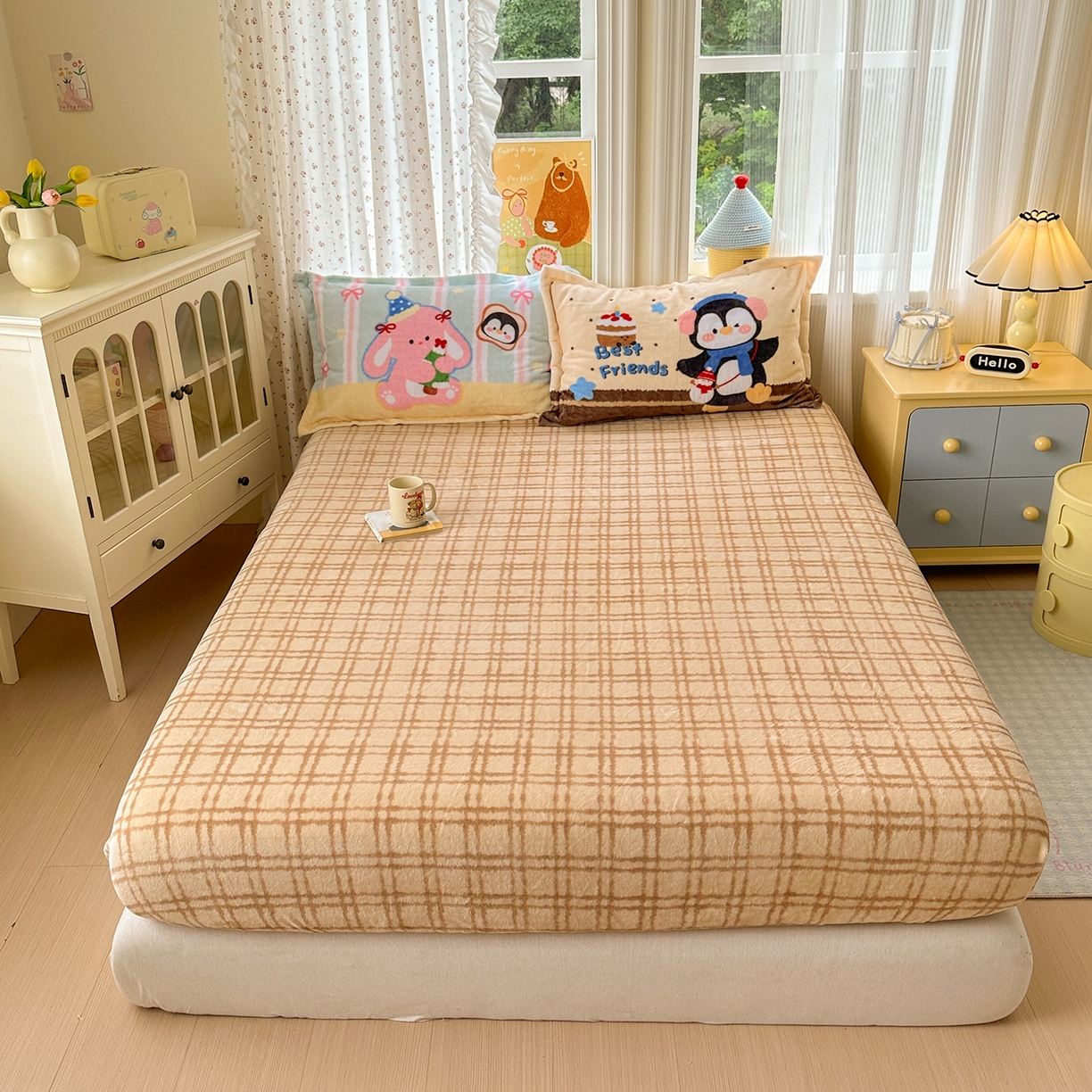 91家纺网 家纺一手货源 找家纺 典曼家纺 2025新款200g牛奶绒数码印花加毛巾绣四件套 快乐萌友