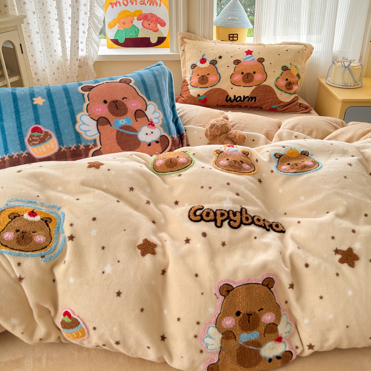 91家纺网 家纺一手货源 找家纺 典曼家纺 2025新款200g牛奶绒数码印花加毛巾绣四件套 星落卡皮