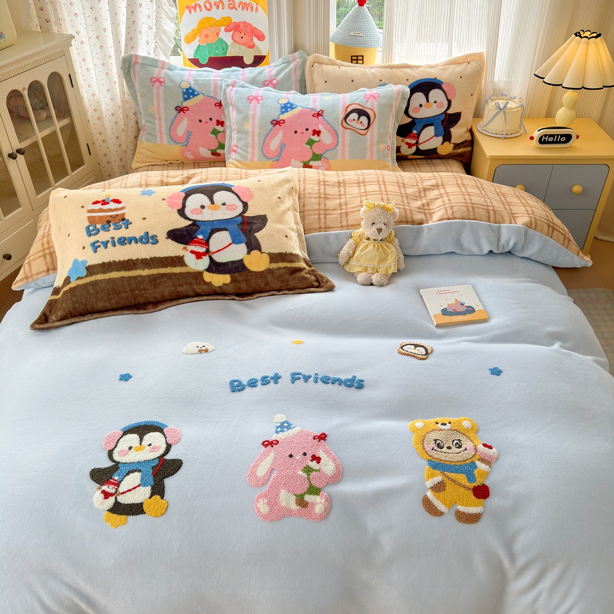 91家纺网 家纺一手货源 找家纺 典曼家纺 2025新款200g牛奶绒数码印花加毛巾绣四件套 快乐萌友