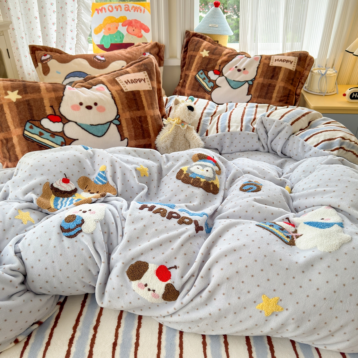 91家纺网 家纺一手货源 找家纺 典曼家纺 2025新款200g牛奶绒数码印花加毛巾绣四件套 海盐蛋糕