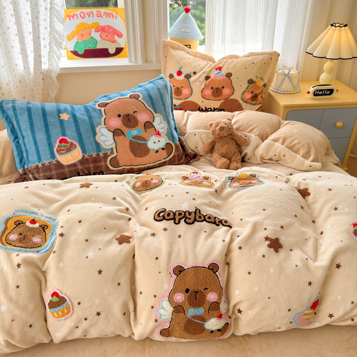 91家纺网 家纺一手货源 找家纺 典曼家纺 2025新款200g牛奶绒数码印花加毛巾绣四件套 星落卡皮