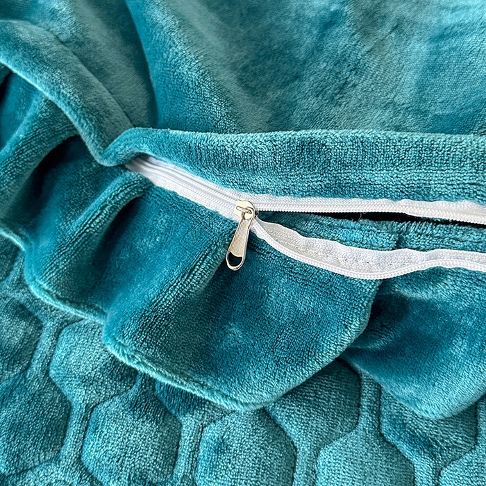 91家纺网 家纺一手货源 找家纺 董韵家纺 2025新款牛奶绒刺绣夹棉床裙四件套系列（控价） 丝语-靛青