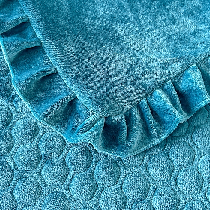 91家纺网 家纺一手货源 找家纺 董韵家纺 2025新款牛奶绒刺绣夹棉床裙四件套系列（控价） 丝语-靛青