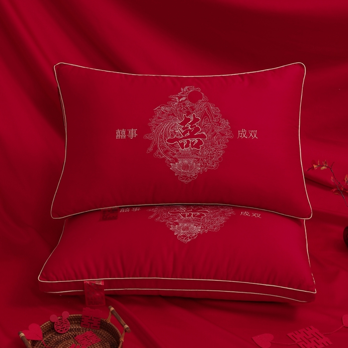 91家纺网 家纺一手货源 找家纺 （总）仁宇枕业 2025新款精美刺绣全棉大红枕头喜事成双婚庆新娘新郎结婚枕头枕芯