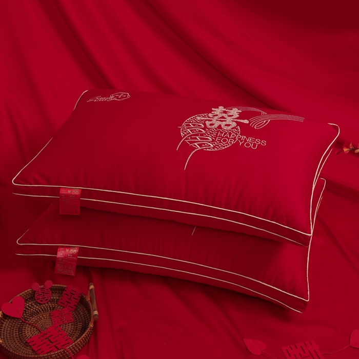 91家纺网 家纺一手货源 找家纺 （总）仁宇枕业 2025新款精美刺绣全棉大红枕头喜事成双婚庆新娘新郎结婚枕头枕芯