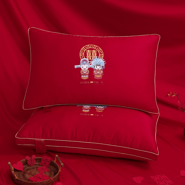 91家纺网 家纺一手货源 找家纺 （总）仁宇枕业 2025新款精美刺绣全棉大红枕头喜事成双婚庆新娘新郎结婚枕头枕芯
