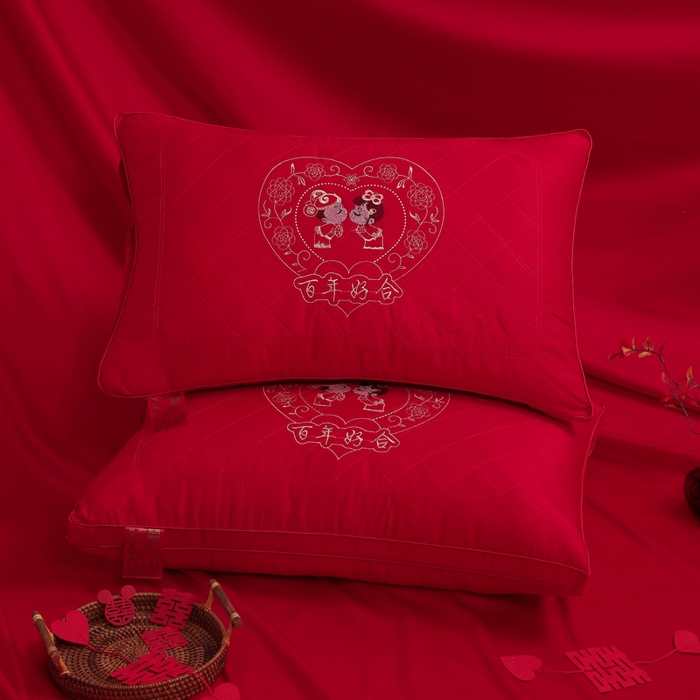 91家纺网 家纺一手货源 找家纺 （总）仁宇枕业 2025新款精美刺绣全棉大红枕头喜事成双婚庆新娘新郎结婚枕头枕芯