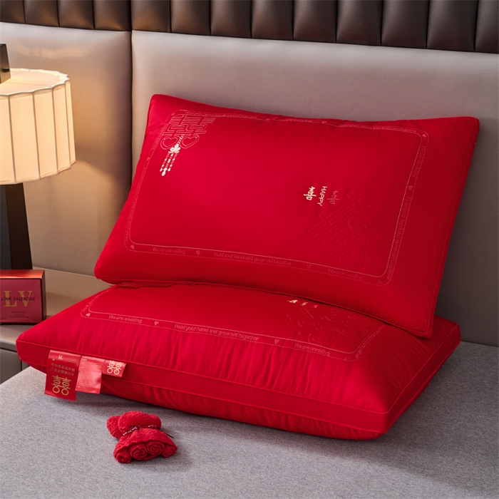91家纺网 家纺一手货源 找家纺 （总）仁宇枕业 2025新款精美刺绣全棉大红枕头喜事成双婚庆新娘新郎结婚枕头枕芯