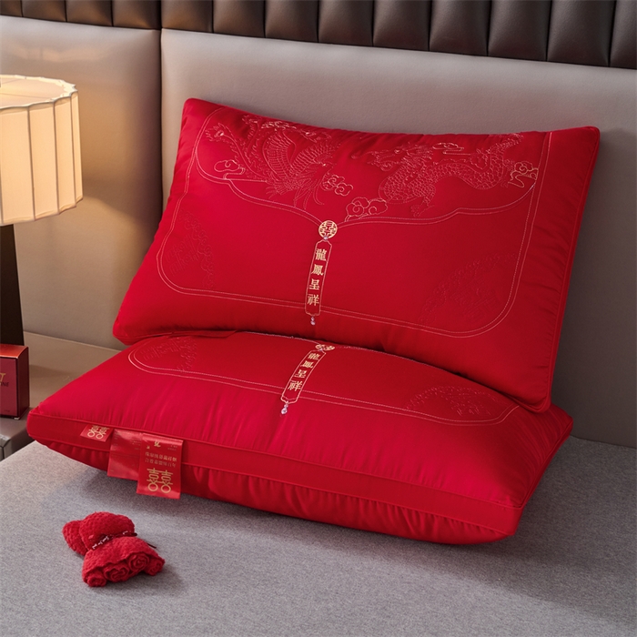 91家纺网 家纺一手货源 找家纺 （总）仁宇枕业 2025新款精美刺绣全棉大红枕头喜事成双婚庆新娘新郎结婚枕头枕芯
