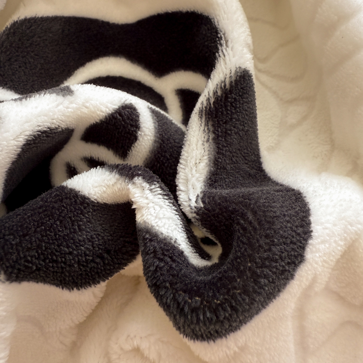 91家纺网 家纺一手货源 找家纺 （总）典曼家纺 2025新款亲肤舒适牛奶绒四件套-可可小姐系列