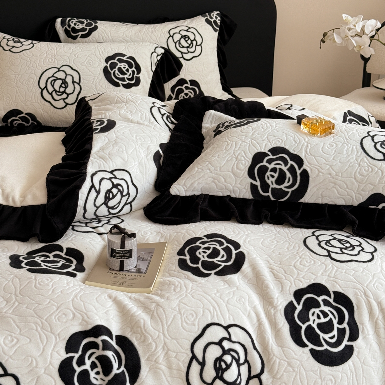 91家纺网 家纺一手货源 找家纺 典曼家纺 2025新款亲肤舒适牛奶绒四件套-可可小姐系列 可可小姐-瓷白