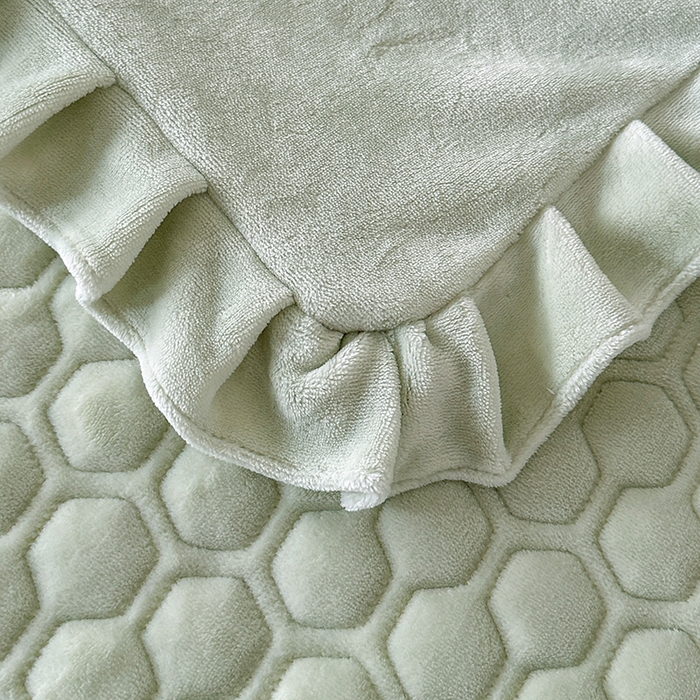 91家纺网 家纺一手货源 找家纺 董韵家纺 2025新款牛奶绒刺绣夹棉床裙四件套系列（控价） 丝语-青霭