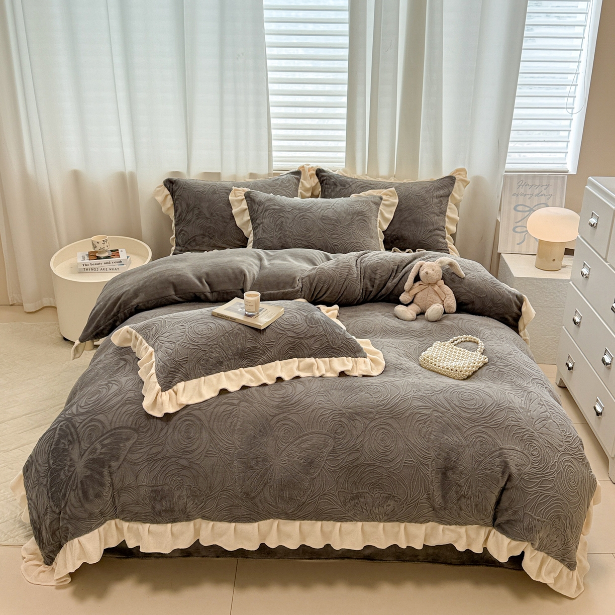 91家纺网 家纺一手货源 找家纺 （总）典曼家纺 2025新款亲肤舒适牛奶绒四件套-千寻花语系列