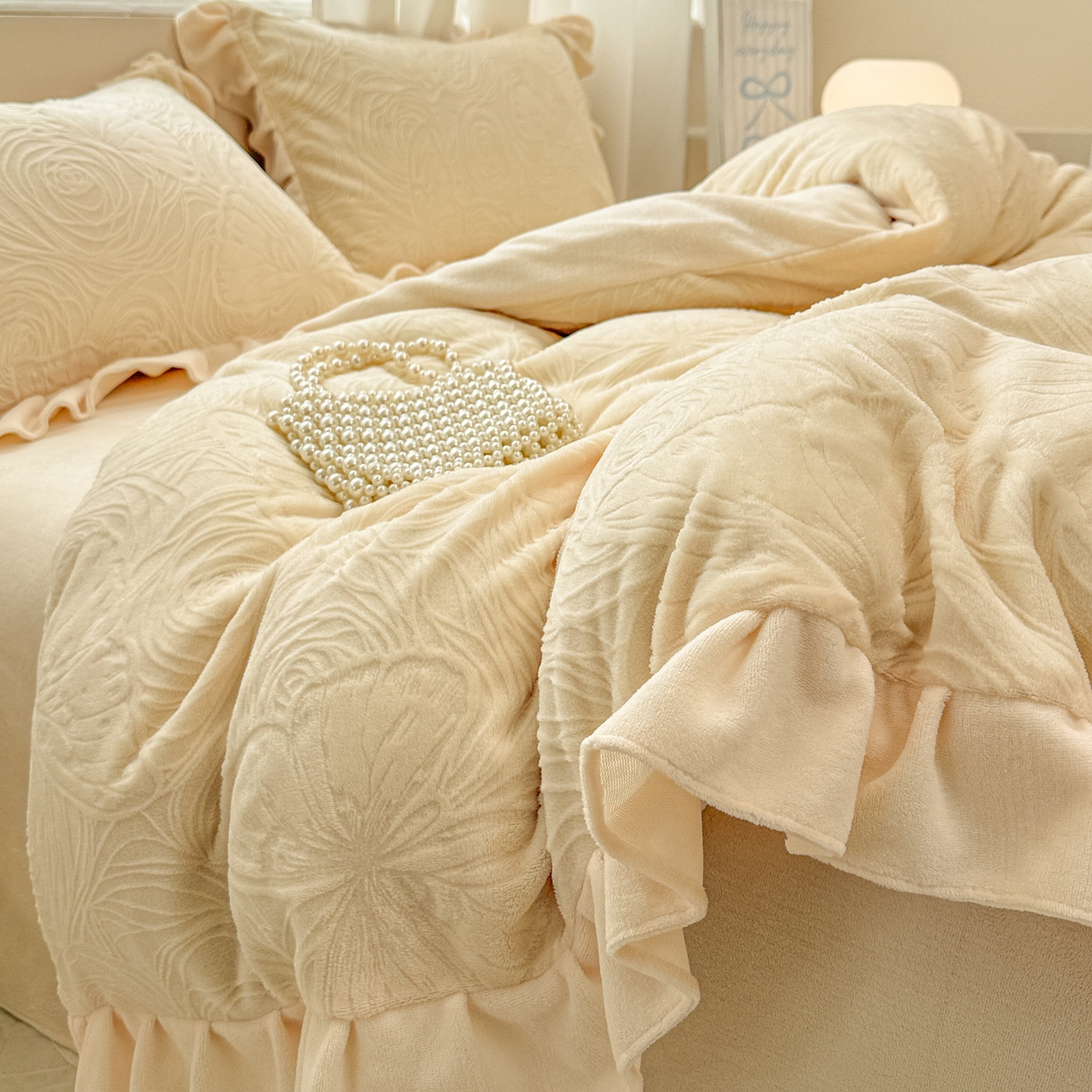 91家纺网 家纺一手货源 找家纺 典曼家纺 2025新款亲肤舒适牛奶绒四件套-千寻花语系列 千寻花语-奶杏