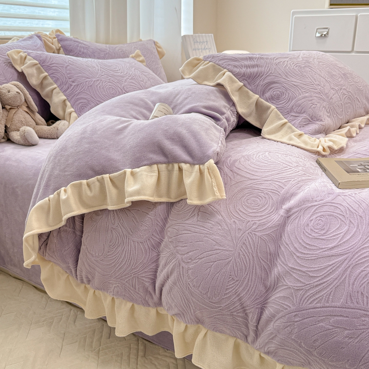 91家纺网 家纺一手货源 找家纺 典曼家纺 2025新款亲肤舒适牛奶绒四件套-千寻花语系列 千寻花语-玫紫