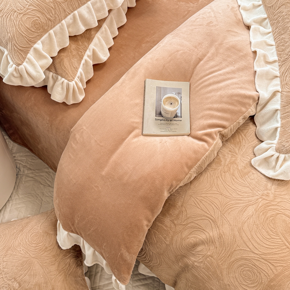 91家纺网 家纺一手货源 找家纺 典曼家纺 2025新款亲肤舒适牛奶绒四件套-千寻花语系列 千寻花语-米咖