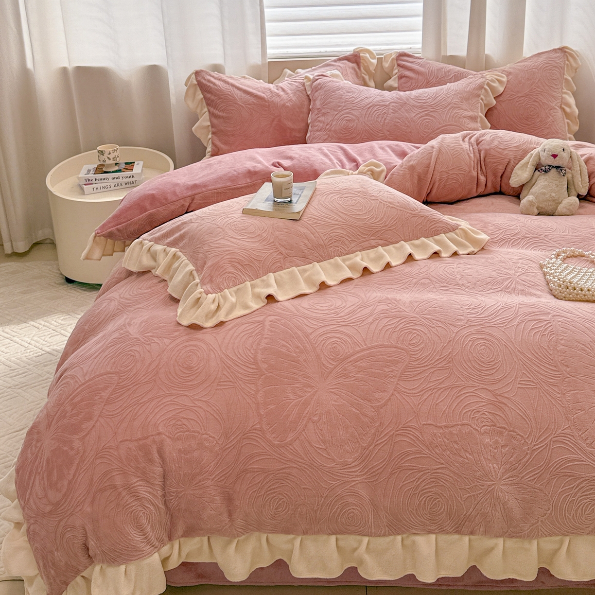 91家纺网 家纺一手货源 找家纺 典曼家纺 2025新款亲肤舒适牛奶绒四件套-千寻花语系列 千寻花语-豆沙