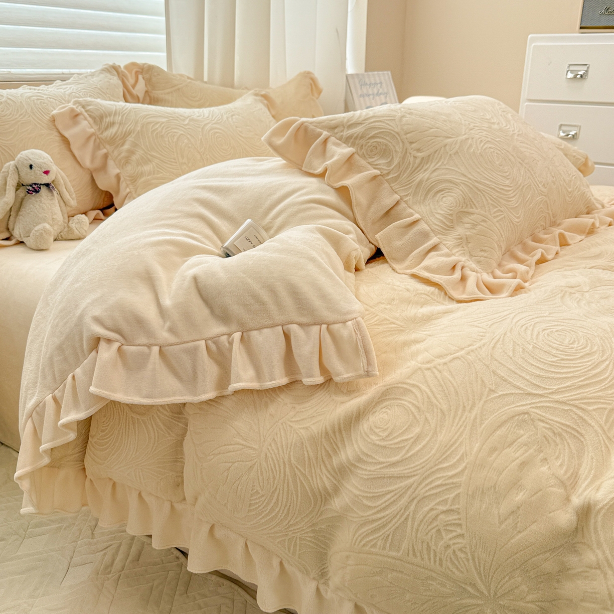 91家纺网 家纺一手货源 找家纺 典曼家纺 2025新款亲肤舒适牛奶绒四件套-千寻花语系列 千寻花语-奶杏